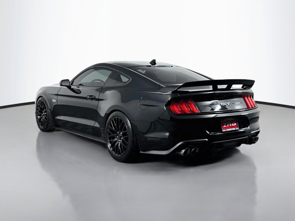 Used 2020 Ford Mustang GT Premium w/ GT Performance Package RWD image 3