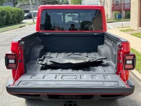 Used 2020 Jeep Gladiator Overland AWD/4WD image 9