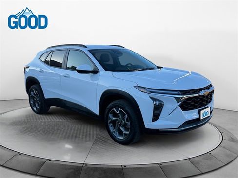 Used 2025 Chevrolet Trax LT w/ LT Convenience Package image 7