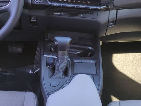 Used 2021 Lexus UX 200 image 18