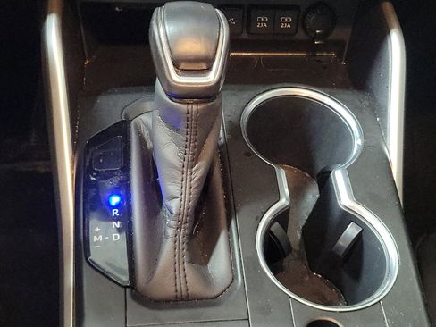 Used 2020 Toyota Highlander XLE image 31