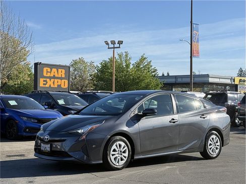 Used 2016 Toyota Prius Two FWD image 1