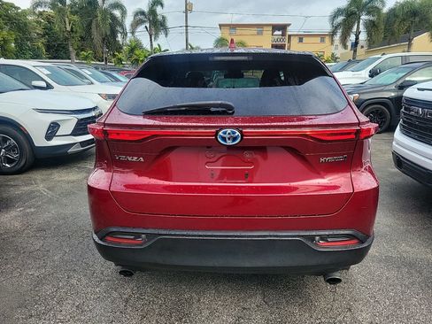 Used 2021 Toyota Venza LE image 16