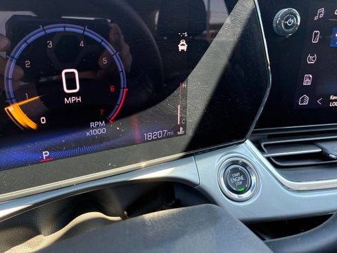 Used 2025 Chevrolet Trax LT image 39