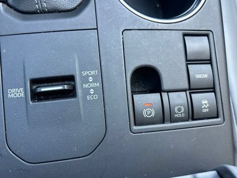 Used 2023 Toyota Highlander XLE FWD image 23