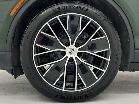 Used 2025 Porsche Macan 4 Electric w/ Premium Package AWD/4WD image 8