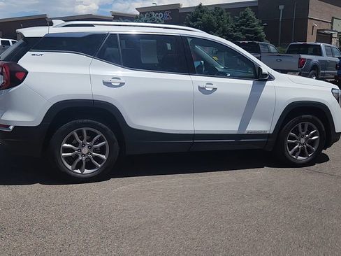 Used 2024 GMC Terrain SLT AWD/4WD image 11