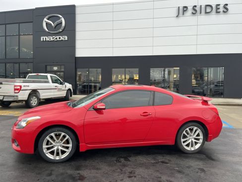 Used 2010 Nissan Altima 3.5 SR w/ Leather Pkg image 2