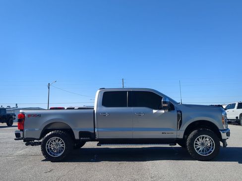 Used 2023 Ford F250 Lariat w/ Chrome Package image 2