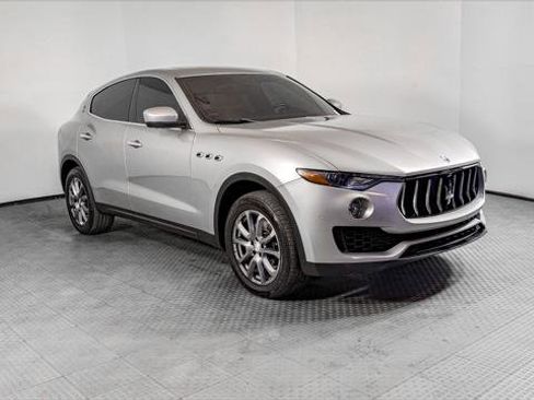 Used 2018 Maserati Levante image 11