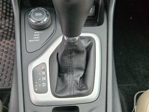 Used 2015 Jeep Cherokee Latitude w/ Cold Weather Group AWD/4WD image 22