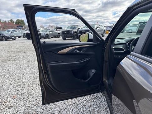 Used 2022 Chevrolet TrailBlazer ACTIV w/ Sun and Liftgate Package FWD image 17