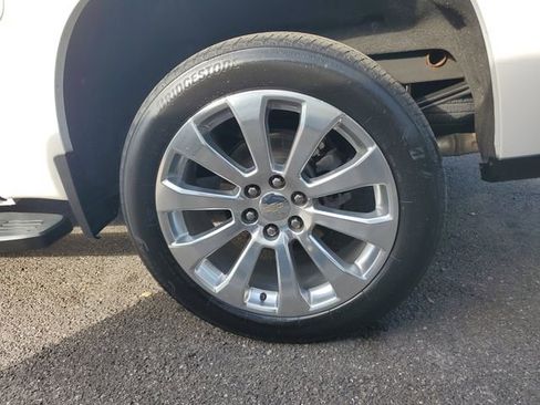 Used 2021 Chevrolet Silverado 1500 High Country w/ Technology Package image 5