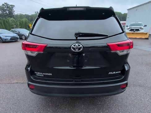 Used 2019 Toyota Highlander XLE AWD/4WD image 6