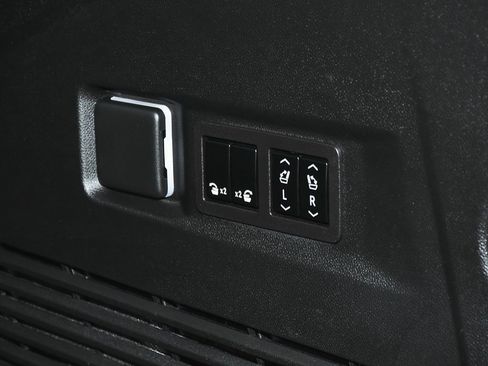 Used 2023 Chevrolet Tahoe Z71 w/ Z71 Off-Road Package image 76