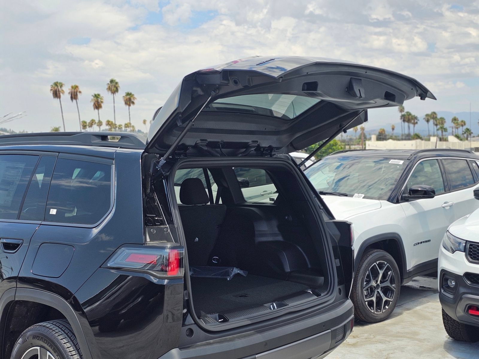 New 2026 Jeep Cherokee Laredo AWD/4WD image 8