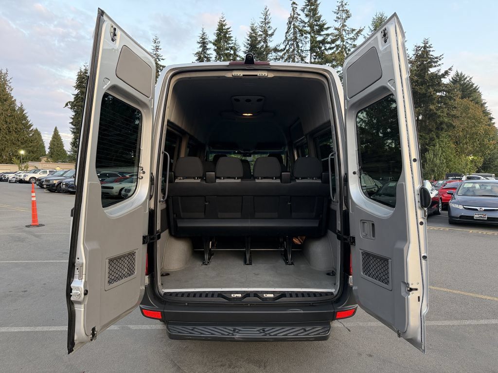 Used 2009 Freightliner Sprinter 2500 RWD image 26