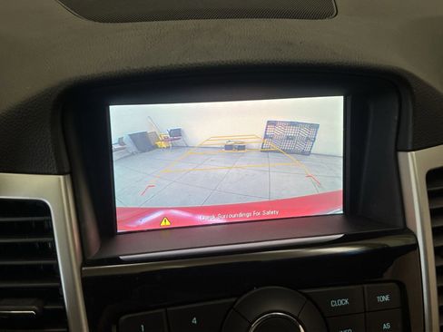 Used 2016 Chevrolet Cruze LT w/ Technology Package image 17