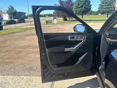 Used 2024 Ford Explorer XLT w/ Equipment Group 202A AWD/4WD image 20