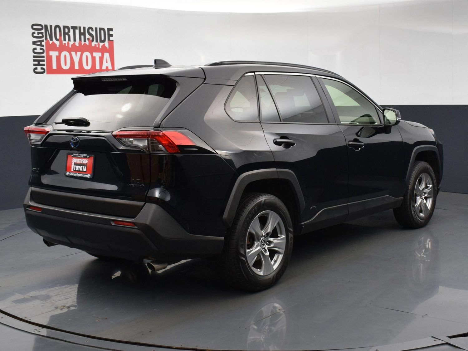 Used 2022 Toyota RAV4 LE AWD/4WD image 4