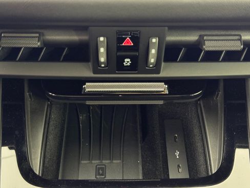 Used 2024 Porsche Cayenne w/ Premium Package image 34