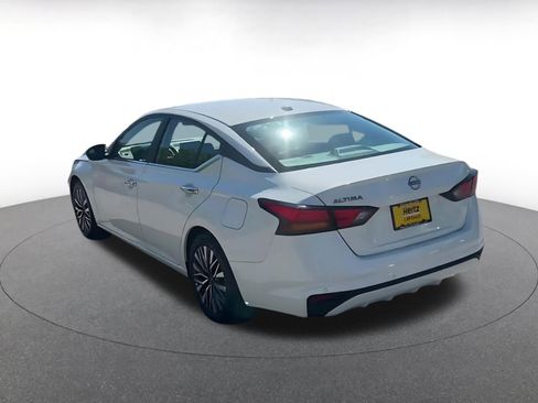 Used 2025 Nissan Altima 2.5 SV FWD image 11