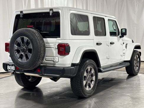 Used 2019 Jeep Wrangler Unlimited Sahara AWD/4WD image 9