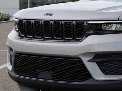 New 2025 Jeep Grand Cherokee Altitude AWD/4WD image 11