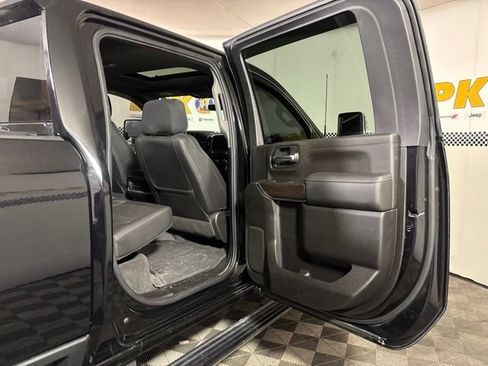 Used 2022 GMC Sierra 2500 Denali w/ Denali Black Diamond Edition AWD/4WD image 17