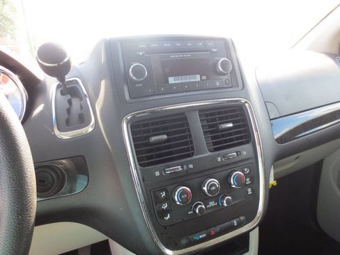 Used 2016 Dodge Grand Caravan SE w/ Quick Order Package 29E SE FWD image 10