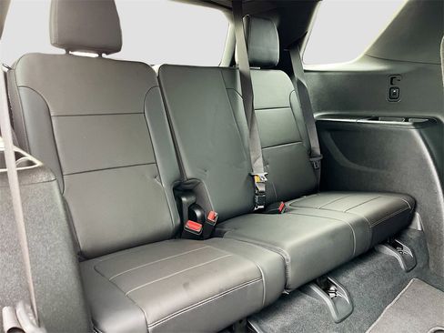 Used 2023 Chevrolet Traverse Premier image 28