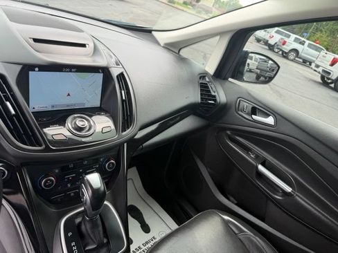 Used 2018 Ford C-MAX Titanium FWD image 27