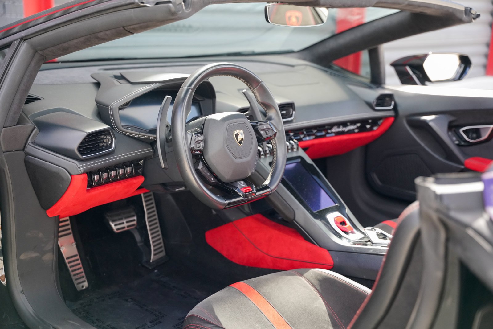 Used 2022 Lamborghini Huracan EVO RWD image 18