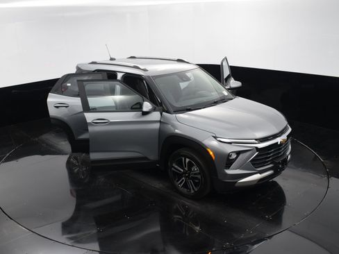 New 2025 Chevrolet TrailBlazer LT w/ Convenience Package FWD image 32