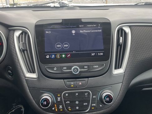 Used 2022 Chevrolet Malibu LT image 22