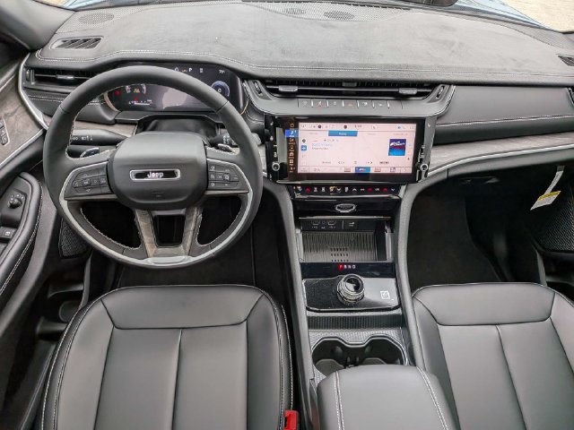 New 2027 Jeep Grand Cherokee Limited w/ Limited Altitude Package RWD image 18