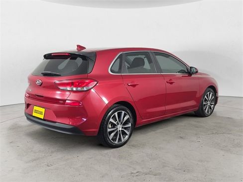 Used 2018 Hyundai Elantra GT image 5