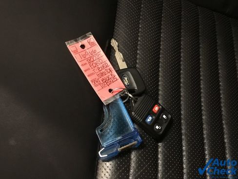 Used 2002 Ford Thunderbird image 40