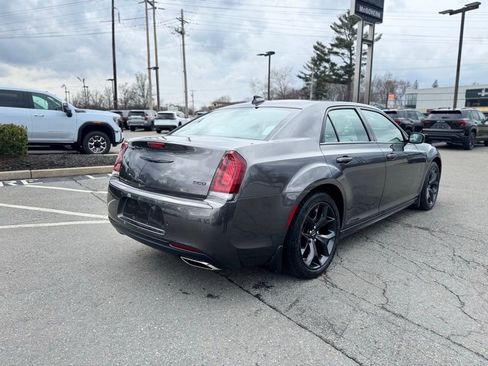 Used 2022 Chrysler 300 Touring L w/ Popular Equipment Group image 6