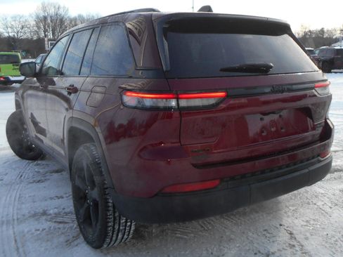 Certified 2024 Jeep Grand Cherokee Limited w/ Black Appearance Package image 3