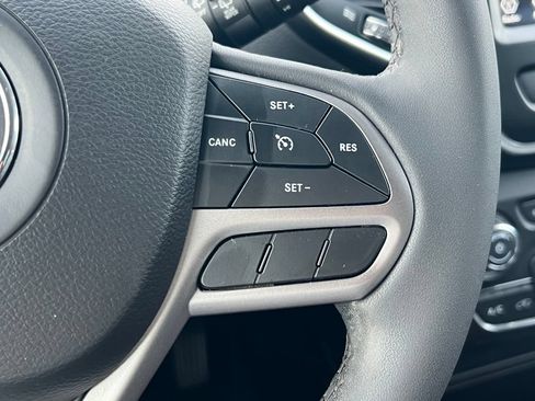 Used 2022 Jeep Cherokee Latitude Lux FWD image 23