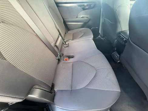 Used 2025 Toyota Highlander LE image 36