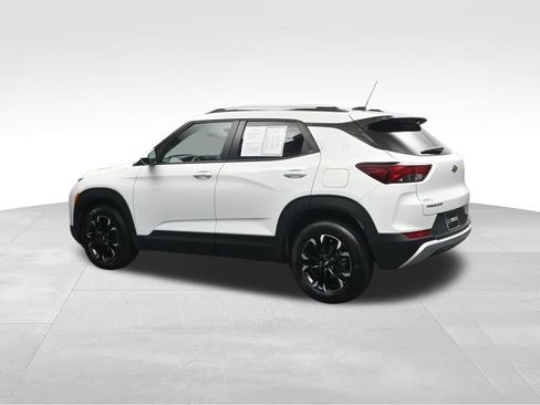 Used 2023 Chevrolet TrailBlazer LT w/ Convenience Package FWD image 3