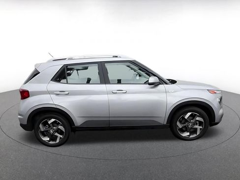Used 2025 Hyundai Venue SEL FWD image 16