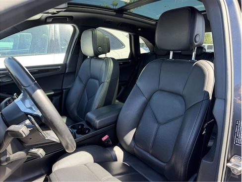 Used 2018 Porsche Macan Sport Edition image 23