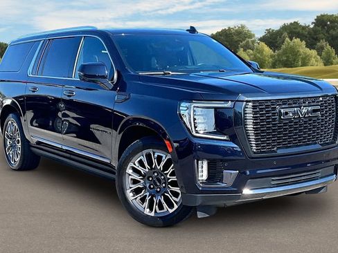 Used 2023 GMC Yukon XL Denali Ultimate AWD/4WD image 2
