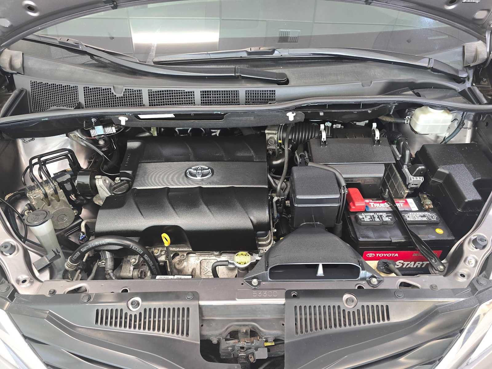 Used 2011 Toyota Sienna LE w/ Towing Pkg FWD image 9