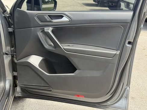 Used 2021 Volkswagen Tiguan SE R-Line image 34