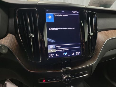 Used 2021 Volvo XC60 T5 Momentum image 14