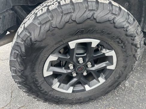 Used 2025 Jeep Wrangler Unlimited Rubicon w/ Convenience Group AWD/4WD image 11